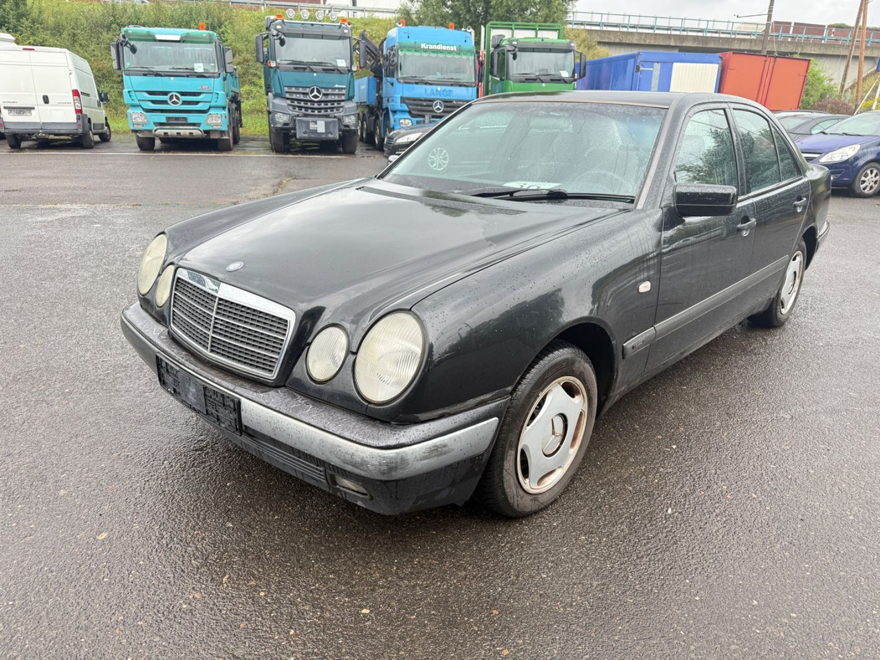Mercedes-Benz E 200 - سيدان: صور 3 Mercedes-Benz E 200 - سيدان: صور 3