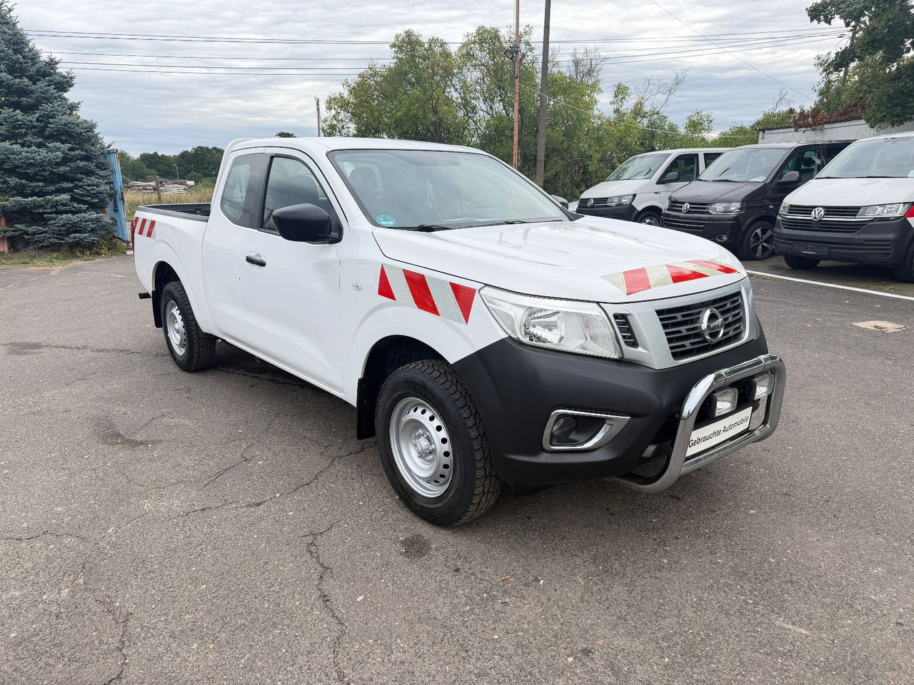Nissan Navara NP300 Visia King Cab 4x4 - سيارة دفع رباعي: صور 2 Nissan Navara NP300 Visia King Cab 4x4 - سيارة دفع رباعي: صور 2