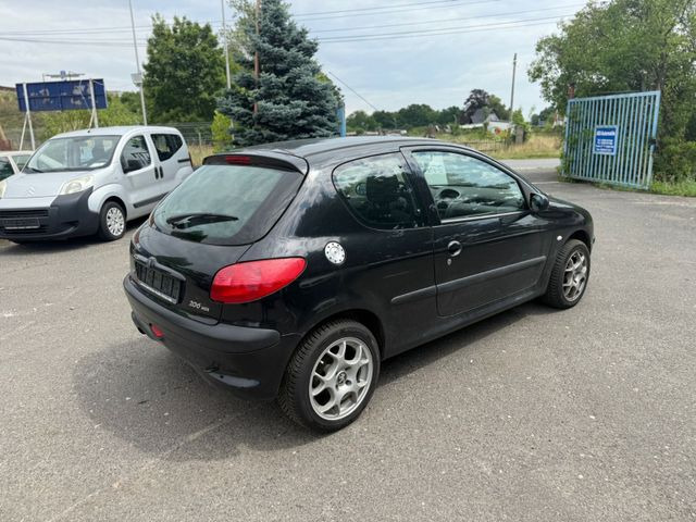 Peugeot 206 1.4 HDi - سيدان: صور 5 Peugeot 206 1.4 HDi - سيدان: صور 5