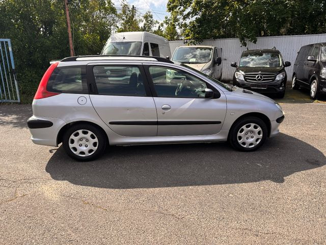 Peugeot 206 SW Grand Filou Cool - سيارة ستيشن: صور 5 Peugeot 206 SW Grand Filou Cool - سيارة ستيشن: صور 5