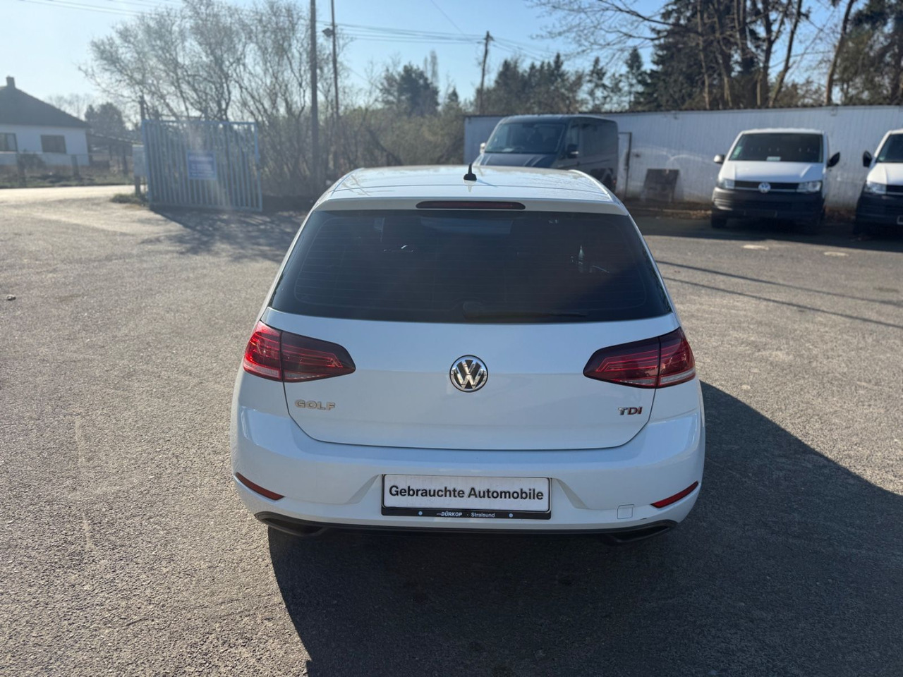Volkswagen Golf VII Lim. Trendline BMT/Start-Stopp - هاتشباك: صور 4 Volkswagen Golf VII Lim. Trendline BMT/Start-Stopp - هاتشباك: صور 4