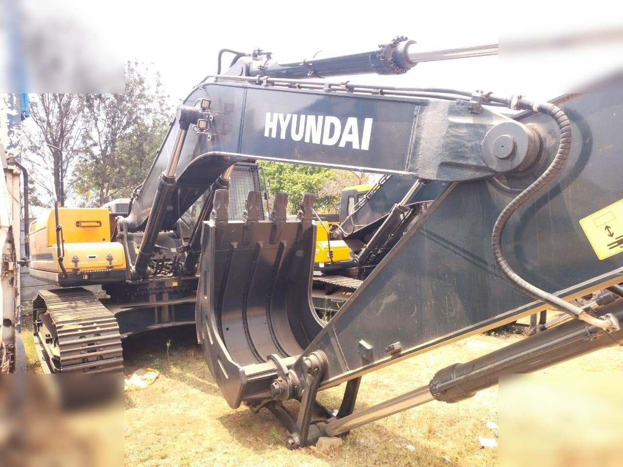 HYUNDAI HX380L - حفارات زحافة: صور 5 HYUNDAI HX380L - حفارات زحافة: صور 5