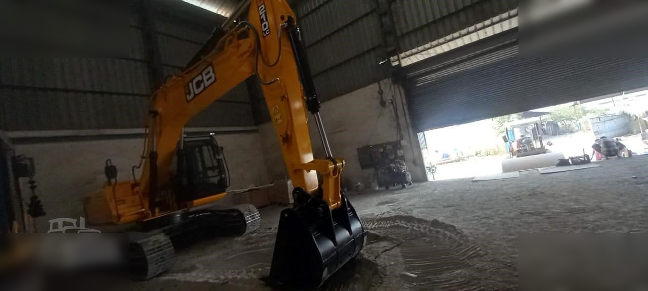 جديد حفارات زحافة JCB JS210 LC: صور 8