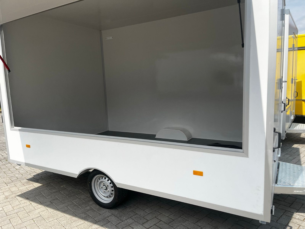 Esselmann Sandwichanhänger Verkaufsanhänger leer - عربة الطعام: صور 3 Esselmann Sandwichanhänger Verkaufsanhänger leer - عربة الطعام: صور 3