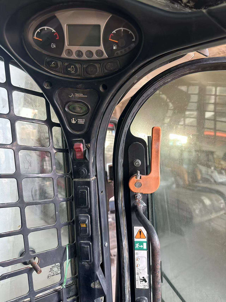 Bobcat S750 - شيول صغير: صور 3 Bobcat S750 - شيول صغير: صور 3