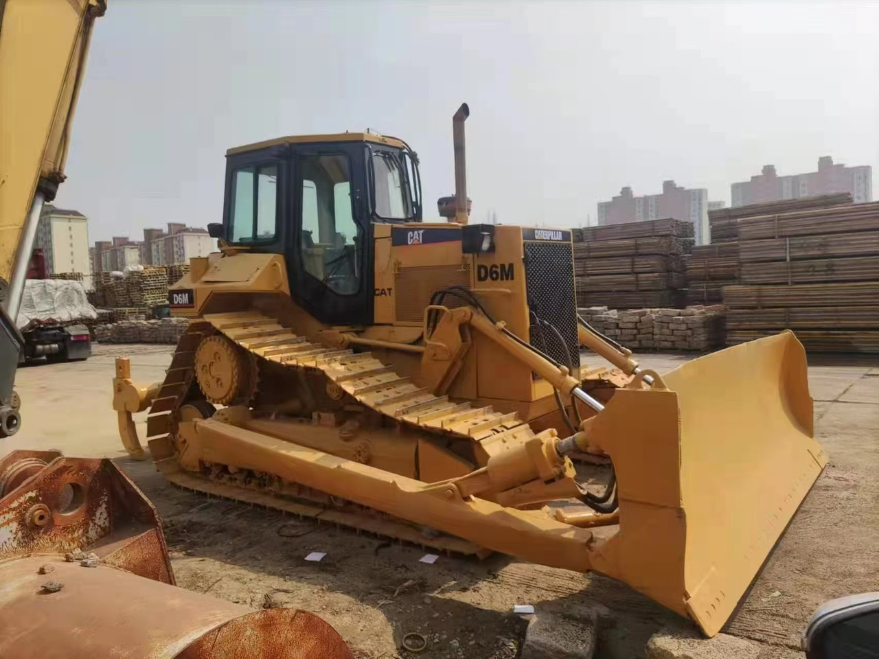 CAT D6M - بلدوزر: صور 1 CAT D6M - بلدوزر: صور 1
