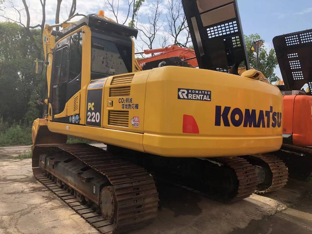 Komatsu PC220-8 - حفارات زحافة: صور 1 Komatsu PC220-8 - حفارات زحافة: صور 1