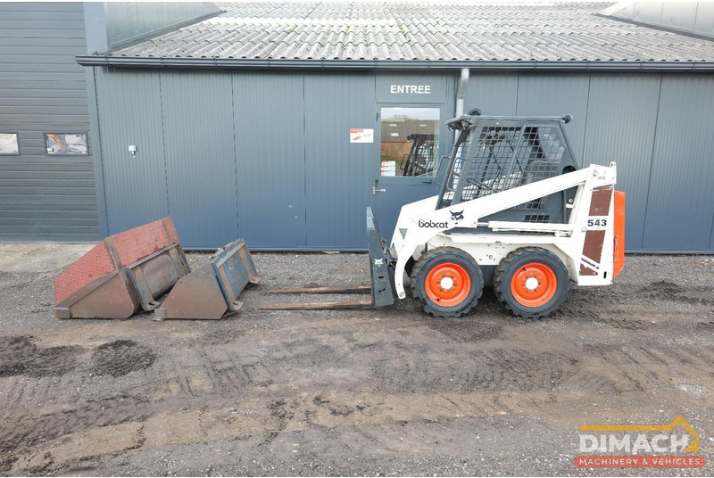 Bobcat 543 NL Bobcat met nieuwe banden, 2 x bak, palletvorken, 3 cil. Kubota motor - لودر: صور 1 Bobcat 543 NL Bobcat met nieuwe banden, 2 x bak, palletvorken, 3 cil. Kubota motor - لودر: صور 1