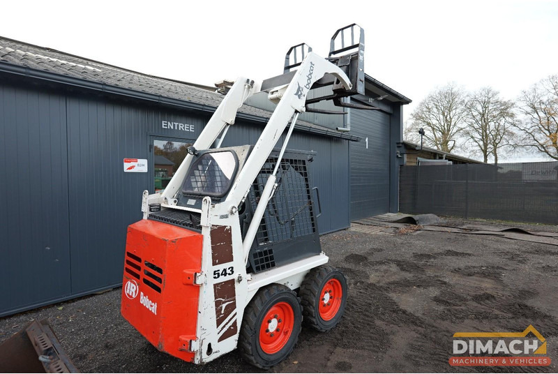 Bobcat 543 NL Bobcat met nieuwe banden, 2 x bak, palletvorken, 3 cil. Kubota motor - لودر: صور 4 Bobcat 543 NL Bobcat met nieuwe banden, 2 x bak, palletvorken, 3 cil. Kubota motor - لودر: صور 4