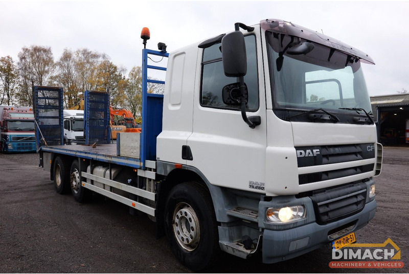 DAF FAG CF 75 Oprijwagen met hydraulische kleppen 6x2*4 - airco - 16.150 KG - الشاسيه شاحنة: صور 4 DAF FAG CF 75 Oprijwagen met hydraulische kleppen 6x2*4 - airco - 16.150 KG - الشاسيه شاحنة: صور 4