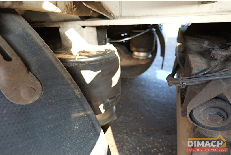 M.C. Machines MCM Cementdekvloeren oplegger 2 assen gestuurd - afstandbediening chape cement mortel screed mortart estrich concrete floors - مقطورة: صور 4 M.C. Machines MCM Cementdekvloeren oplegger 2 assen gestuurd - afstandbediening chape cement mortel screed mortart estrich concrete floors - مقطورة: صور 4