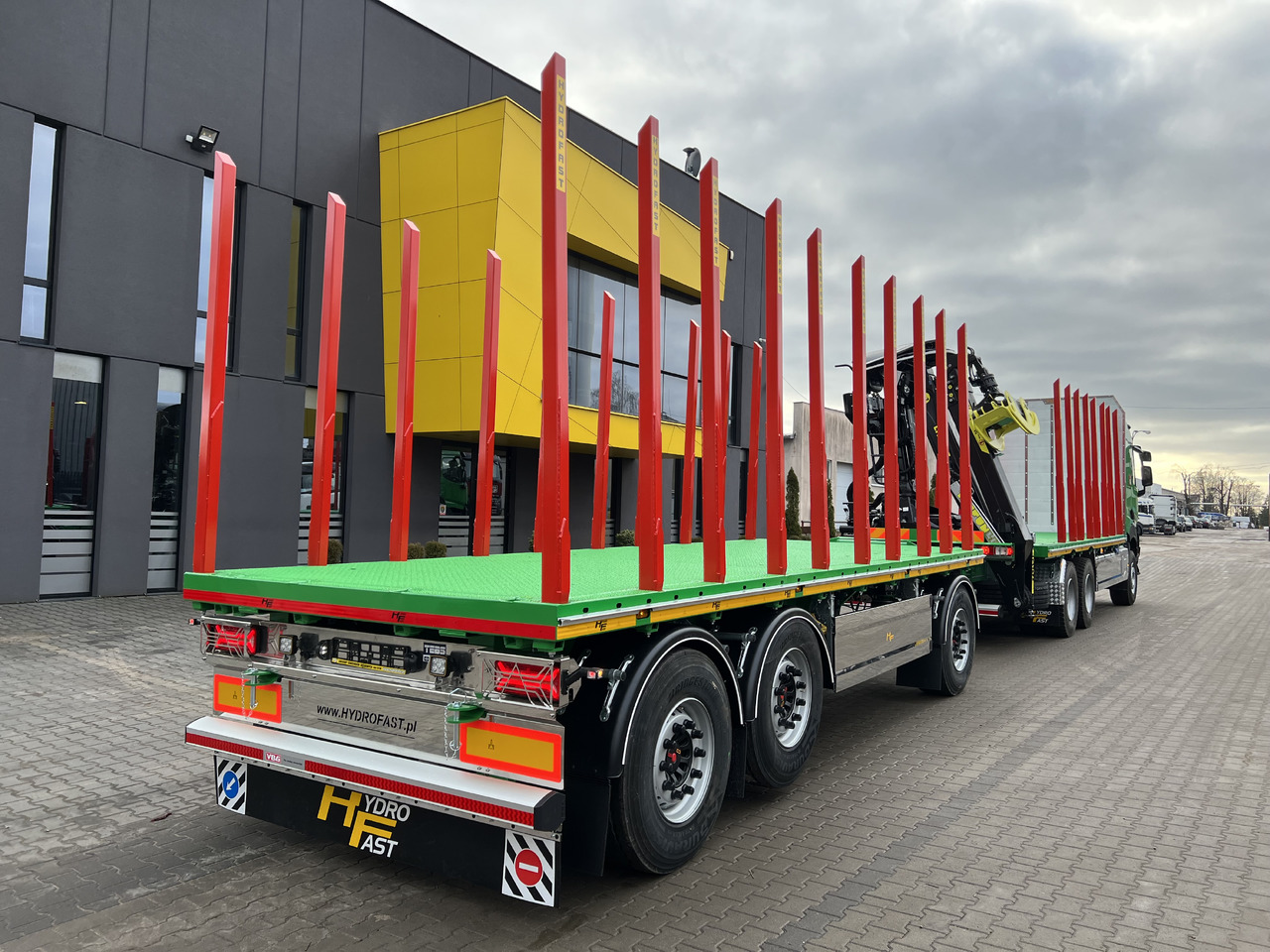 Hydrofast Przyczepa platforma 3 osiowa do przewozu drewna / 3-axle platform trailer for timber transport - مقطورات مسطحة: صور 2 Hydrofast Przyczepa platforma 3 osiowa do przewozu drewna / 3-axle platform trailer for timber transport - مقطورات مسطحة: صور 2