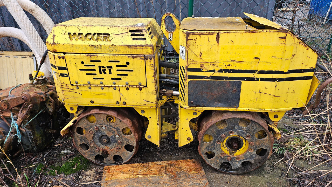 Walec WACKER RT820 silnik kręci ale nie odpala - مداحل الأسفلت الصغيرة: صور 1 Walec WACKER RT820 silnik kręci ale nie odpala - مداحل الأسفلت الصغيرة: صور 1