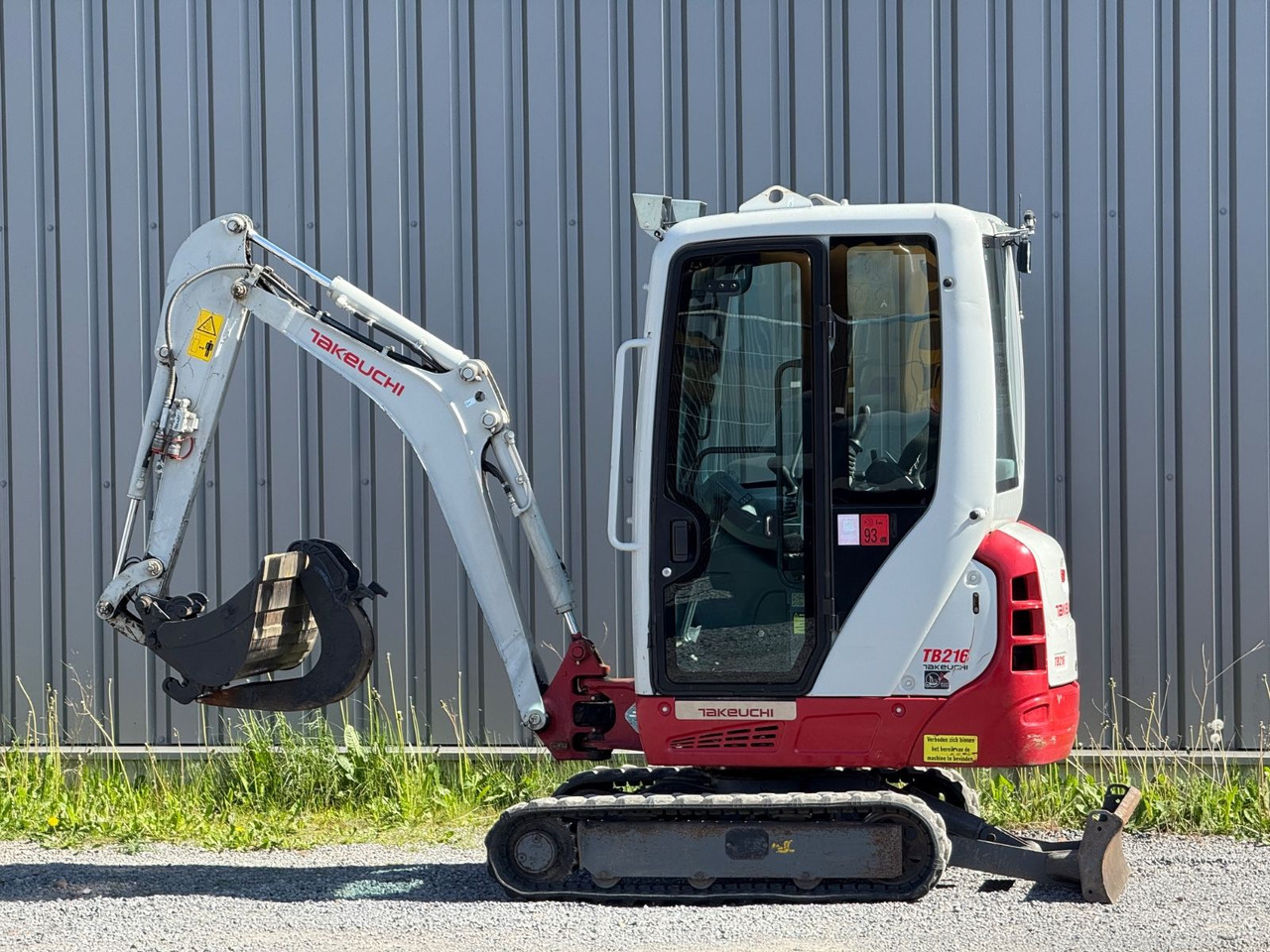 Takeuchi TB216 - حفارة مصغرة: صور 5 Takeuchi TB216 - حفارة مصغرة: صور 5