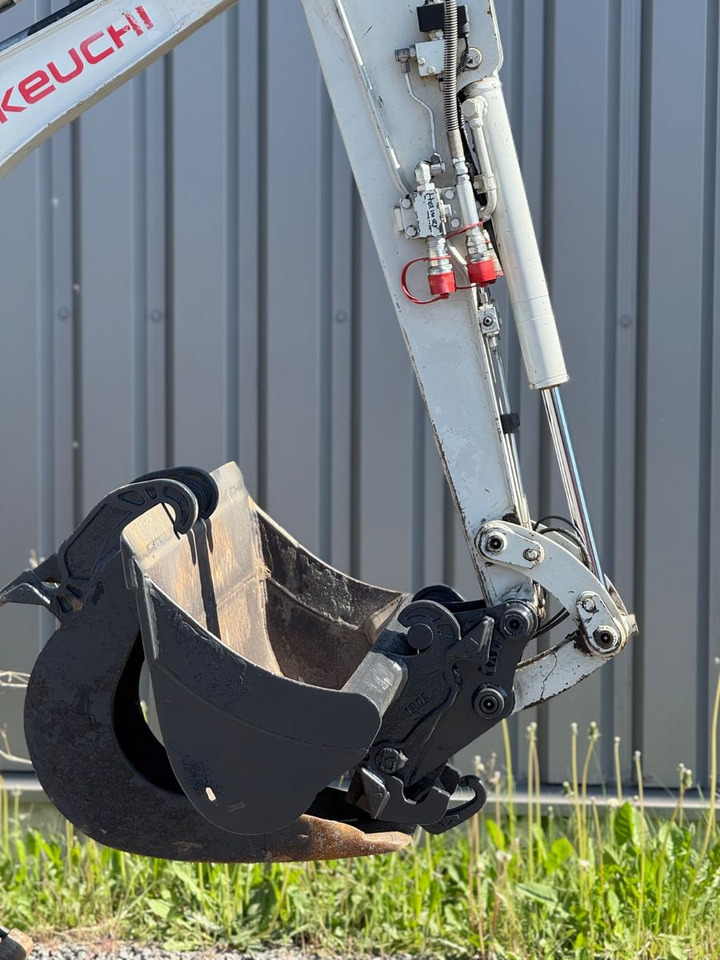 Takeuchi TB216 - حفارة مصغرة: صور 4 Takeuchi TB216 - حفارة مصغرة: صور 4