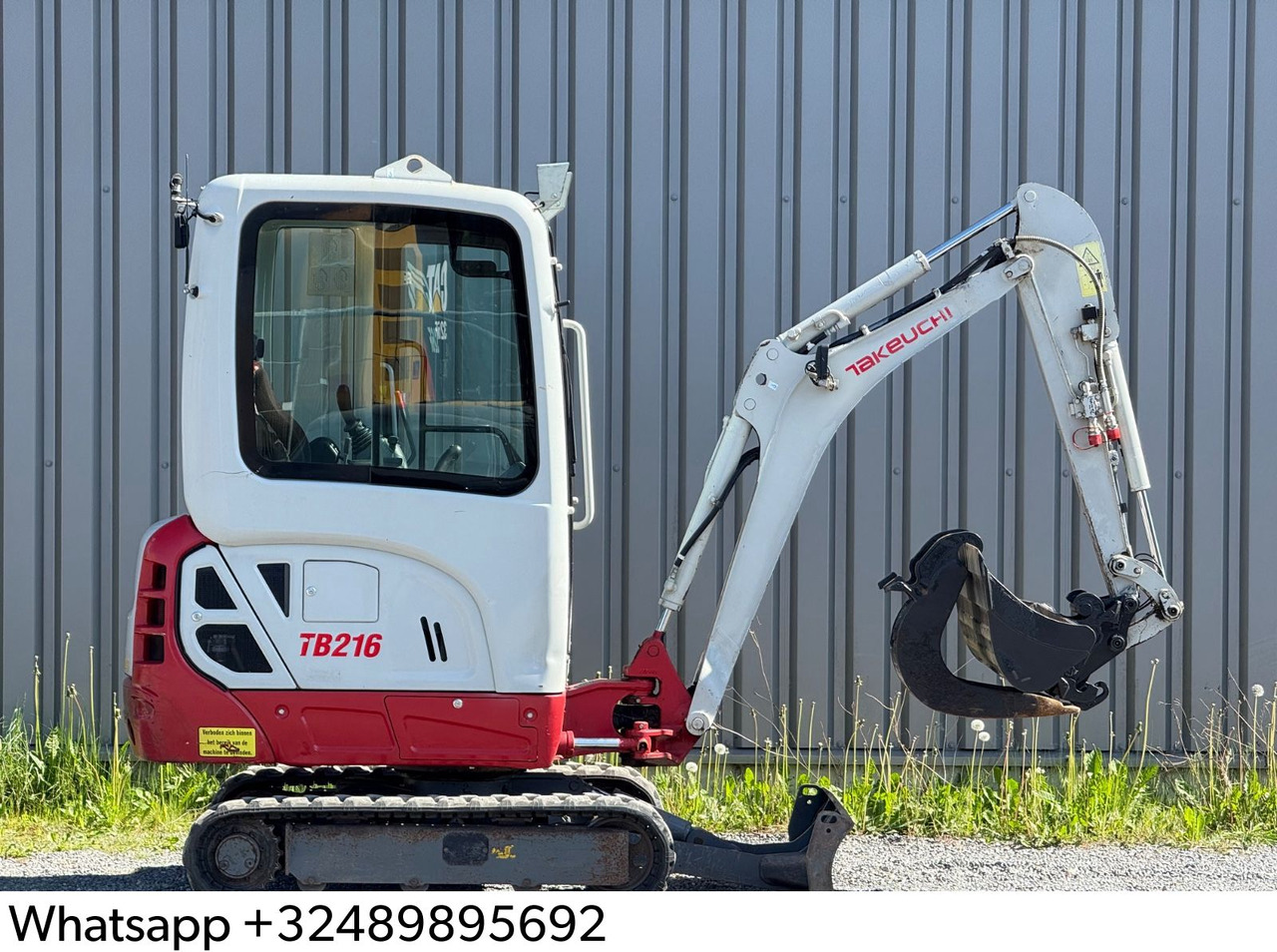 Takeuchi TB216 - حفارة مصغرة: صور 1 Takeuchi TB216 - حفارة مصغرة: صور 1