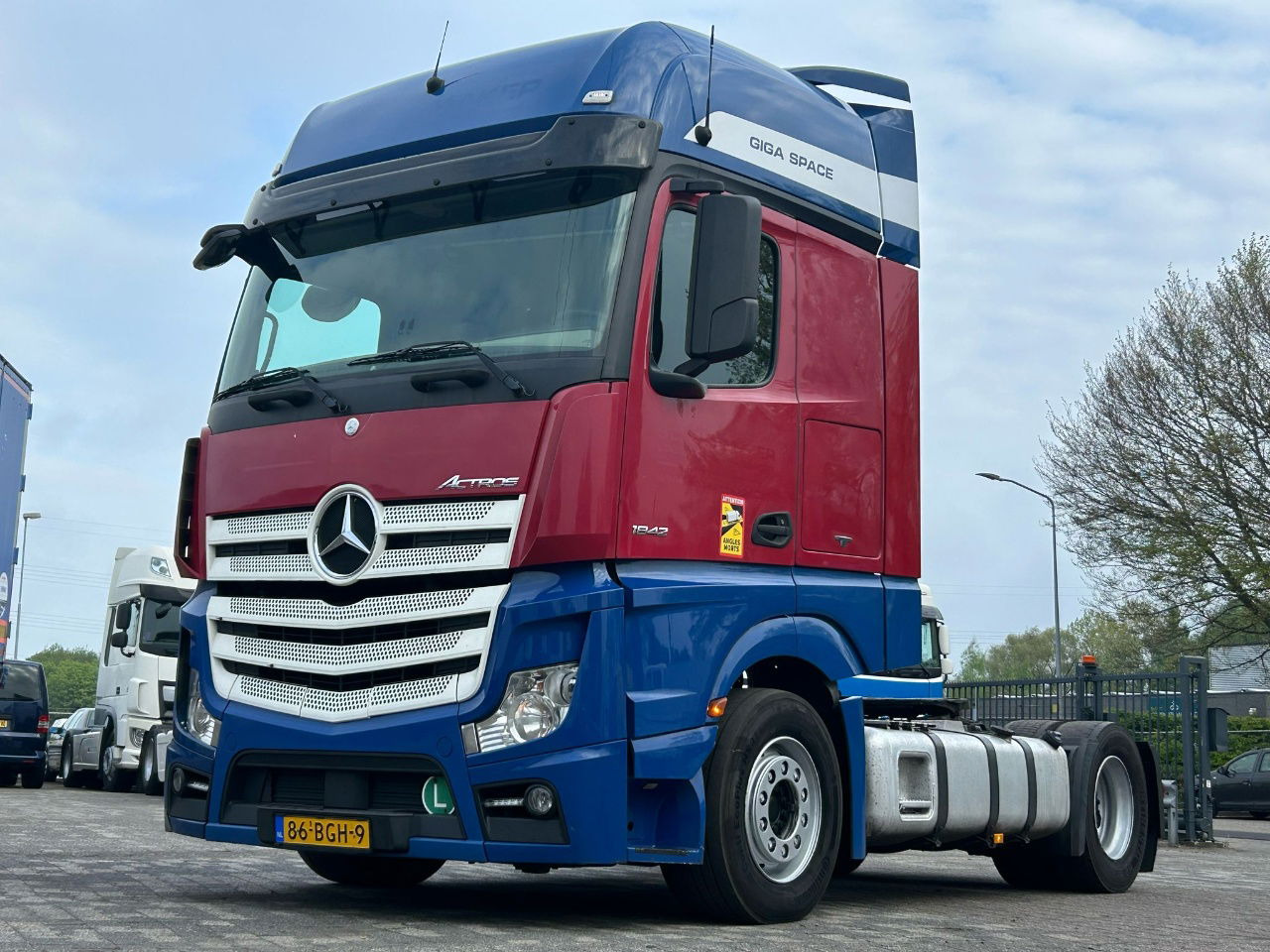 Mercedes-Benz Actros Euro 6 / BJ. 2015 / APK - شاحنة جرار: صور 1 Mercedes-Benz Actros Euro 6 / BJ. 2015 / APK - شاحنة جرار: صور 1