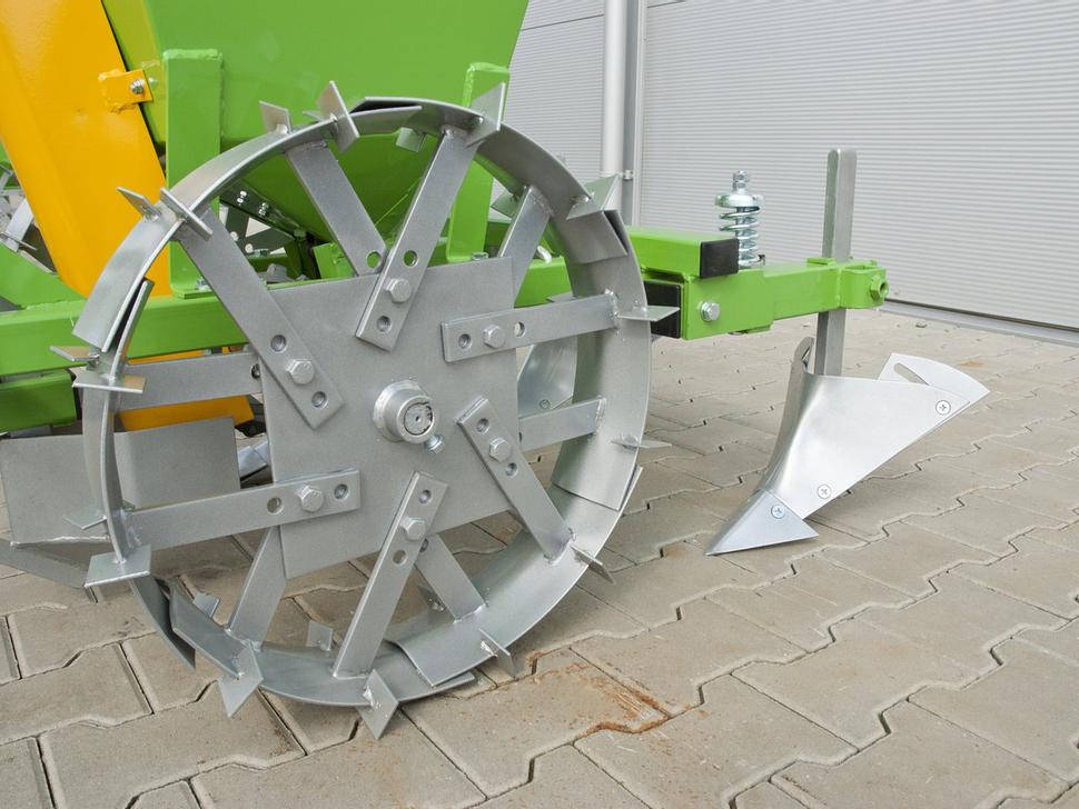 Bomet Kartoffelpflanzmaschine / Potato planter / Planteuse de pomme de terre / Piantapatate / Sadzarka ziemniaków - آلة زراعة البطاطس: صور 4 Bomet Kartoffelpflanzmaschine / Potato planter / Planteuse de pomme de terre / Piantapatate / Sadzarka ziemniaków - آلة زراعة البطاطس: صور 4
