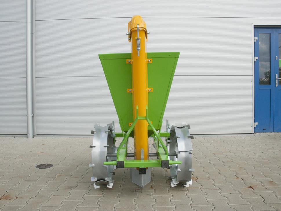 Bomet Kartoffelpflanzmaschine / Potato planter / Planteuse de pomme de terre / Piantapatate / Sadzarka ziemniaków - آلة زراعة البطاطس: صور 1 Bomet Kartoffelpflanzmaschine / Potato planter / Planteuse de pomme de terre / Piantapatate / Sadzarka ziemniaków - آلة زراعة البطاطس: صور 1