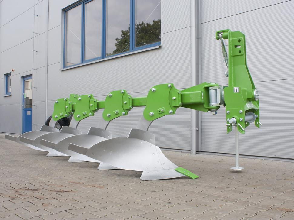 Bomet Pflüge / Single-beam plow / Charrue mono-poutre / Aratro / Плуг / Pług jednobelkowy Libra 3+1 - محراث: صور 1 Bomet Pflüge / Single-beam plow / Charrue mono-poutre / Aratro / Плуг / Pług jednobelkowy Libra 3+1 - محراث: صور 1
