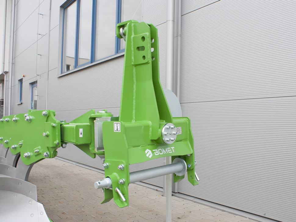 Bomet Pflüge / Single-beam plow / Charrue mono-poutre / Aratro / Плуг / Pług jednobelkowy Libra 3+1 - محراث: صور 5 Bomet Pflüge / Single-beam plow / Charrue mono-poutre / Aratro / Плуг / Pług jednobelkowy Libra 3+1 - محراث: صور 5