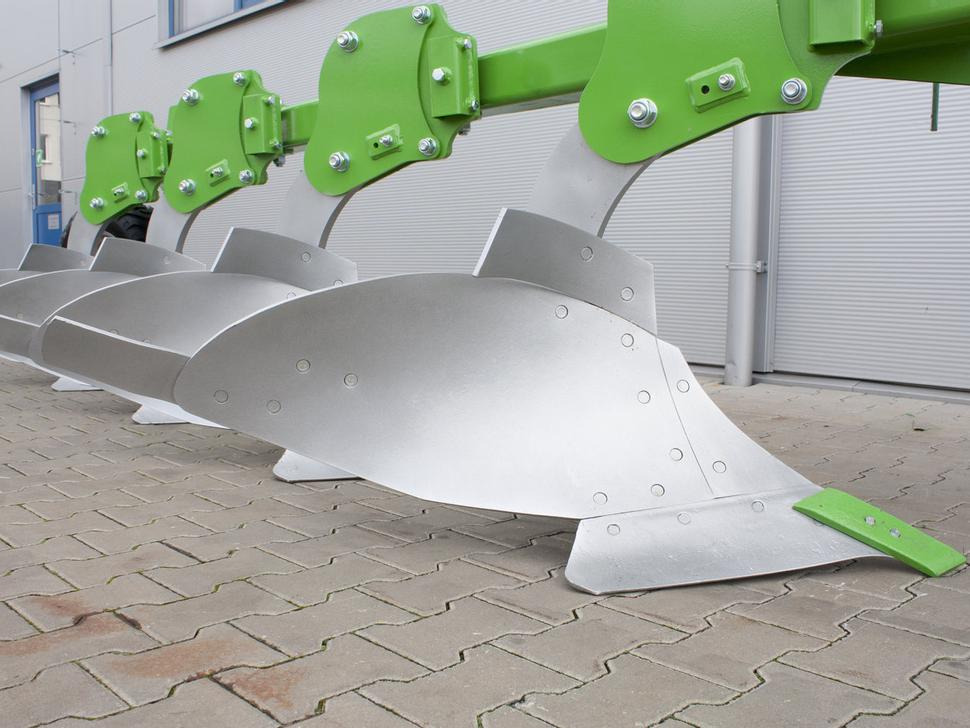 Bomet Pflüge / Single-beam plow / Charrue mono-poutre / Aratro / Плуг / Pług jednobelkowy Libra 3+1 - محراث: صور 4 Bomet Pflüge / Single-beam plow / Charrue mono-poutre / Aratro / Плуг / Pług jednobelkowy Libra 3+1 - محراث: صور 4