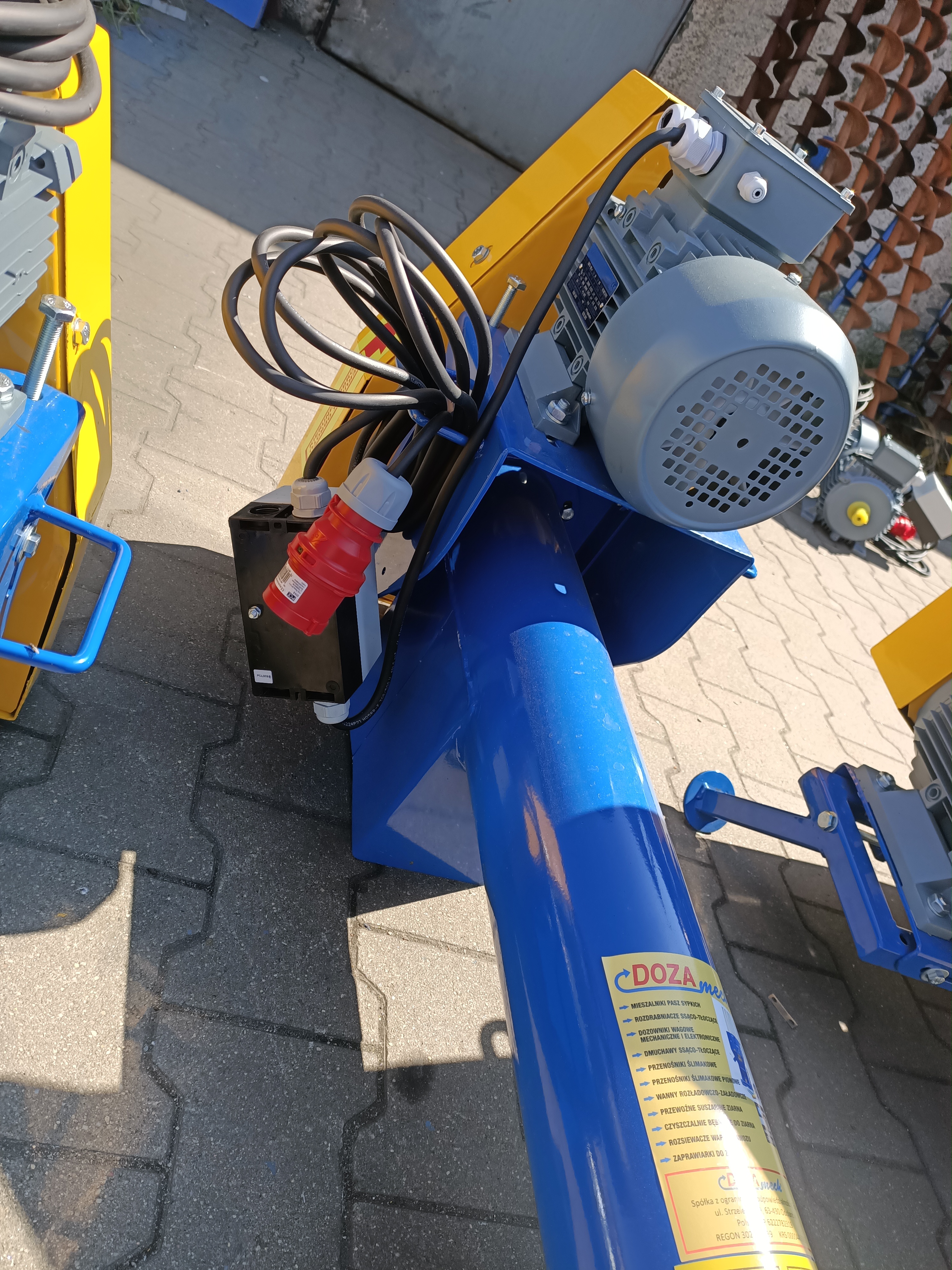 Dozamech Förderschnecke / Screw conveyor / Convoyeur a vis / Transportador de tornillo / Trasportatore a coclea / Шнековый конвейер / Przenośnik ślimakowy T-403 - الناقل: صور 5 Dozamech Förderschnecke / Screw conveyor / Convoyeur a vis / Transportador de tornillo / Trasportatore a coclea / Шнековый конвейер / Przenośnik ślimakowy T-403 - الناقل: صور 5