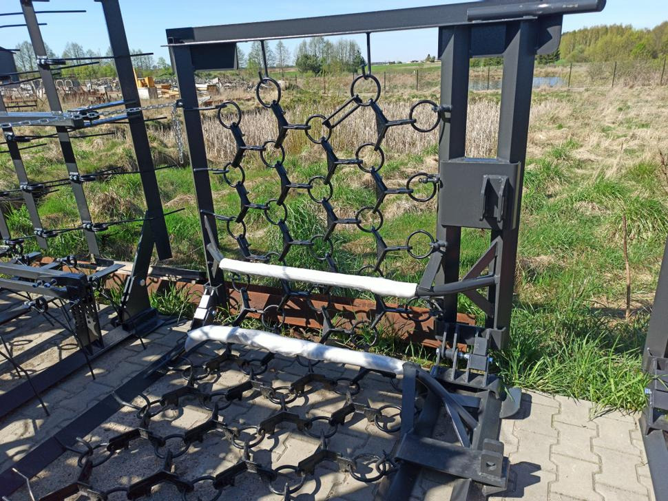 METAL-TECHNIK Wiesenegge / Meadow harrow / Herse de prairie / Strigliatrice / Полевая волокуша / Włóka łąkowa 8 m - سلسلة مسلفة: صور 4 METAL-TECHNIK Wiesenegge / Meadow harrow / Herse de prairie / Strigliatrice / Полевая волокуша / Włóka łąkowa 8 m - سلسلة مسلفة: صور 4