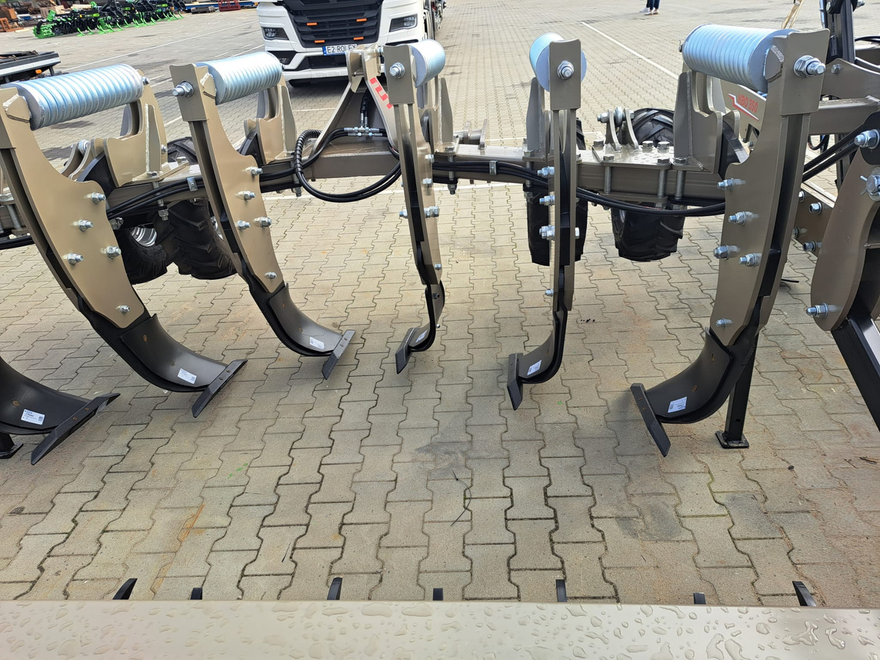 ROLEX Tiefenlockerer / Subsoiler / Décompacteur / Subsolador / Dissodatori / Глубокорыхлитель тип V / Głębosz typ V 3 m - محراث تحت التربة: صور 4 ROLEX Tiefenlockerer / Subsoiler / Décompacteur / Subsolador / Dissodatori / Глубокорыхлитель тип V / Głębosz typ V 3 m - محراث تحت التربة: صور 4