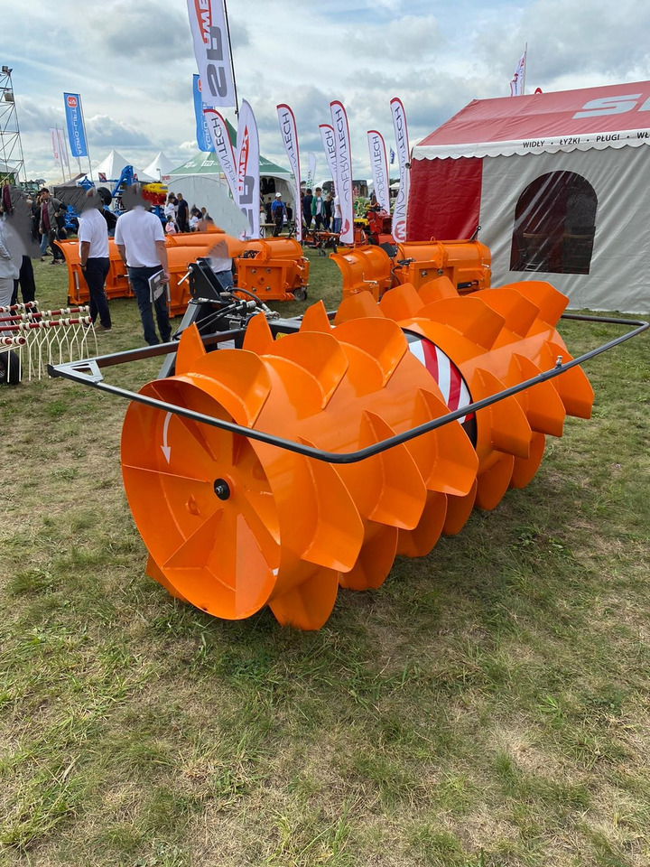 Spawex Silowalze / Silage spreader / Épandeur d'ensilage / Spandiconcime / Esparcidor de forraje verde / Кормораспределитель / Rozgarniacz do zielonki Tornado 2,2 m - معدات القش: صور 1 Spawex Silowalze / Silage spreader / Épandeur d'ensilage / Spandiconcime / Esparcidor de forraje verde / Кормораспределитель / Rozgarniacz do zielonki Tornado 2,2 m - معدات القش: صور 1