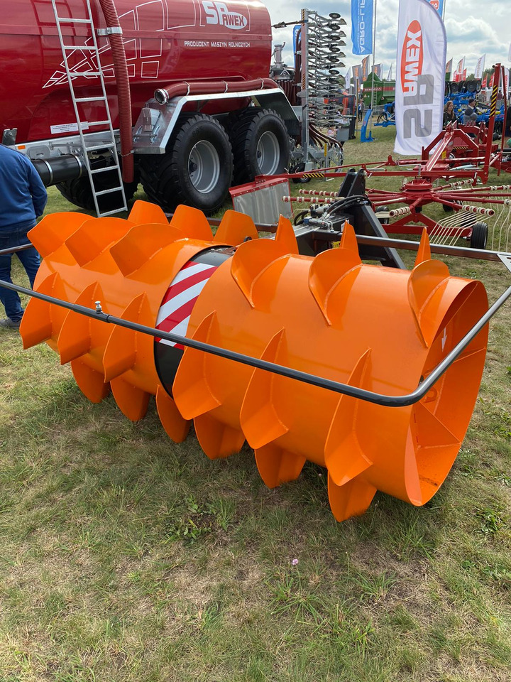Spawex Silowalze / Silage spreader / Épandeur d'ensilage / Spandiconcime / Esparcidor de forraje verde / Кормораспределитель / Rozgarniacz do zielonki Tornado 2,2 m - معدات القش: صور 2 Spawex Silowalze / Silage spreader / Épandeur d'ensilage / Spandiconcime / Esparcidor de forraje verde / Кормораспределитель / Rozgarniacz do zielonki Tornado 2,2 m - معدات القش: صور 2