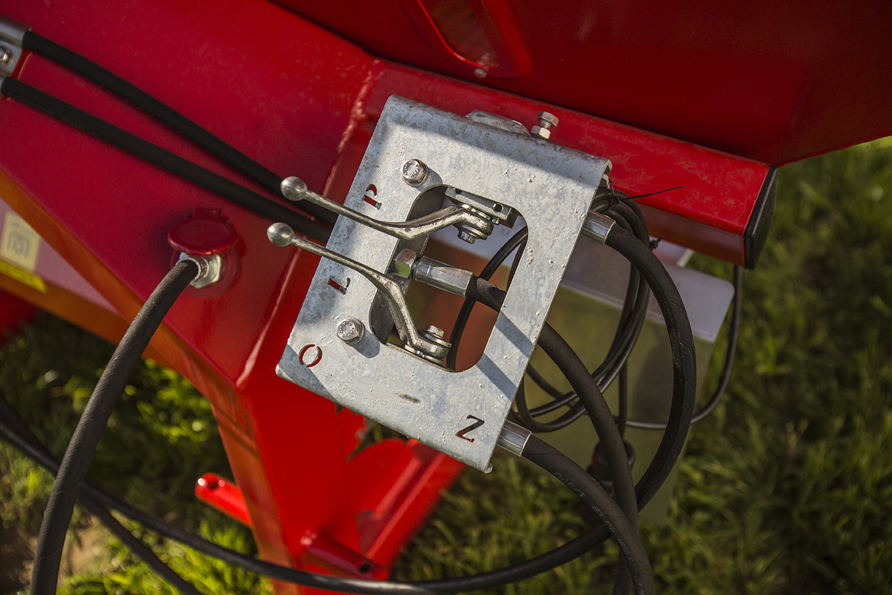 WOPROL Düngerstreuer / Fertilizer spreader / Epandeur d'engrais / Rozsiewacz nawozów 600 kg - آلة رش الأسمدة: صور 5 WOPROL Düngerstreuer / Fertilizer spreader / Epandeur d'engrais / Rozsiewacz nawozów 600 kg - آلة رش الأسمدة: صور 5