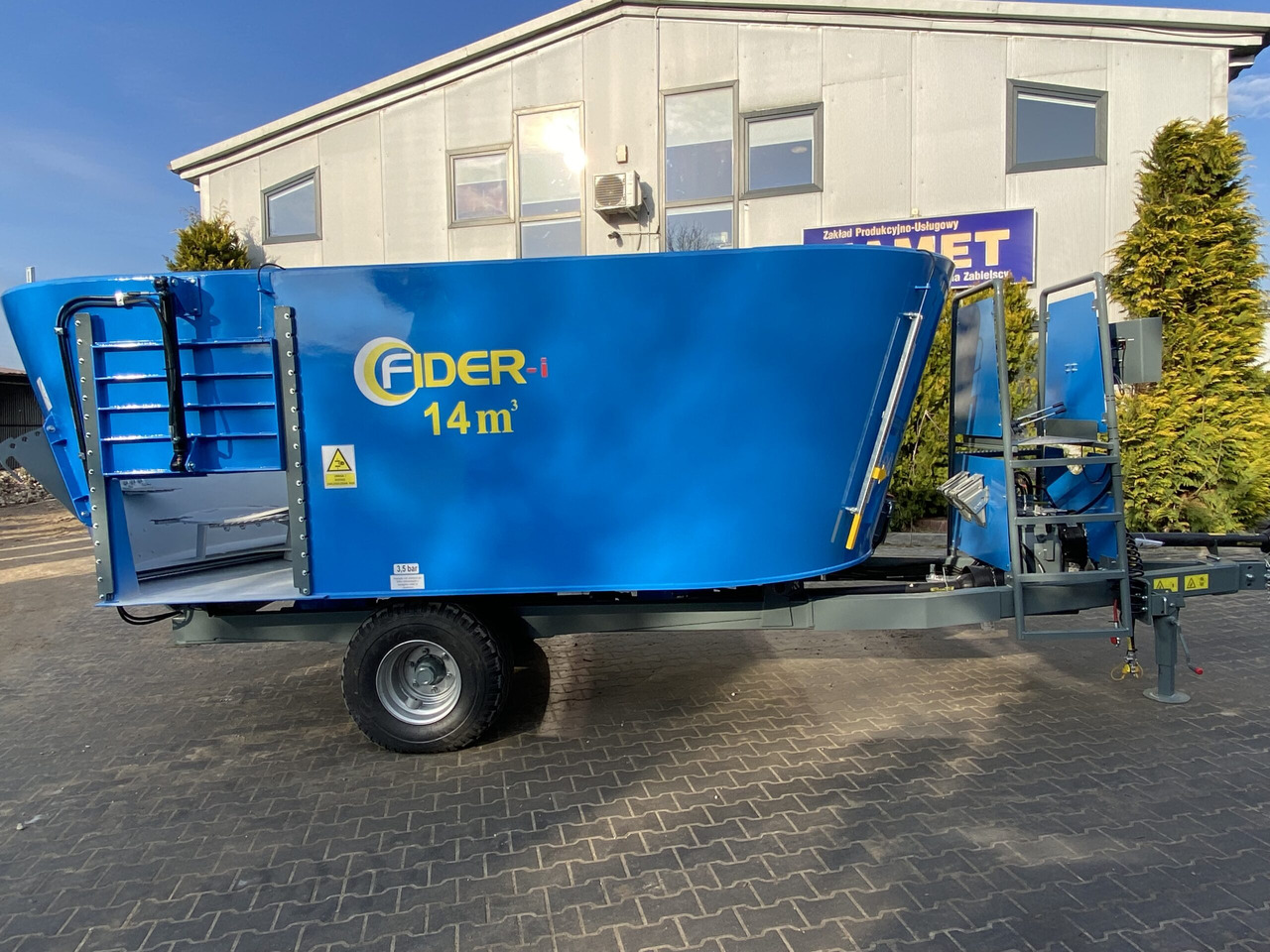 ZAMET Futtermischwagen / Feed mixer / Melangeuse / Carro miscelatore / Vagoneta 2 sinfines / Кормораздатчик 2 шнека / Wóz paszowy 14 m3 - آلة خلط وتوزيع الأعلاف: صور 1 ZAMET Futtermischwagen / Feed mixer / Melangeuse / Carro miscelatore / Vagoneta 2 sinfines / Кормораздатчик 2 шнека / Wóz paszowy 14 m3 - آلة خلط وتوزيع الأعلاف: صور 1