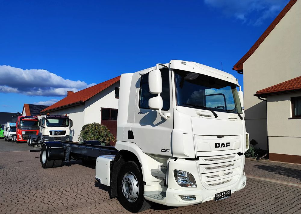 DAF CF 300 4X2 18T EURO 6 SILNIK 11L RAMA DO ZABUDOWY 176 TYS KM - الشاسيه شاحنة: صور 3 DAF CF 300 4X2 18T EURO 6 SILNIK 11L RAMA DO ZABUDOWY 176 TYS KM - الشاسيه شاحنة: صور 3