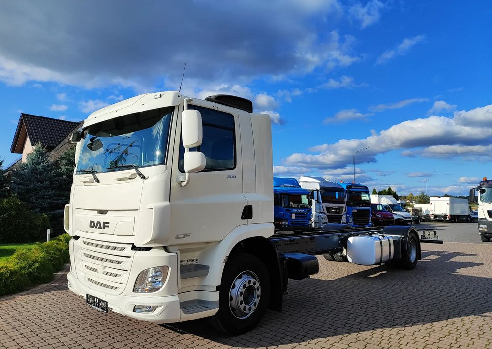 DAF CF 300 4X2 18T EURO 6 SILNIK 11L RAMA DO ZABUDOWY 176 TYS KM - الشاسيه شاحنة: صور 1 DAF CF 300 4X2 18T EURO 6 SILNIK 11L RAMA DO ZABUDOWY 176 TYS KM - الشاسيه شاحنة: صور 1