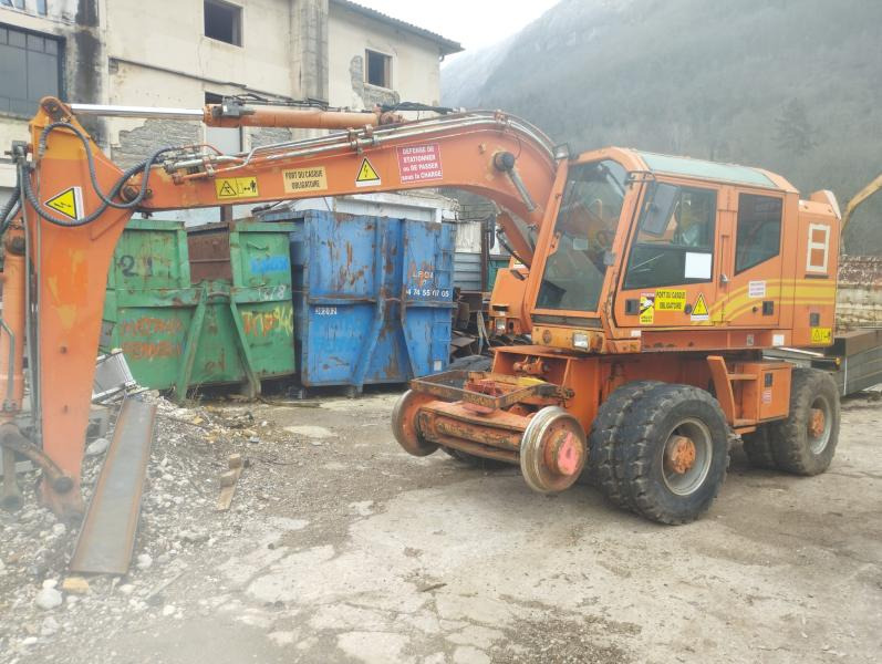 CASE Pelle Rail Route (PRIX POSSIBLE POUR LE LOT) - حفارة على عجلات: صور 3 CASE Pelle Rail Route (PRIX POSSIBLE POUR LE LOT) - حفارة على عجلات: صور 3