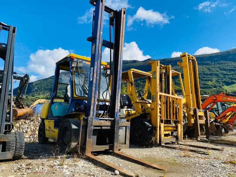 KOMATSU Chariot élévateur diesel FD30T14 - رافعة شوكية ديزل: صور 1 KOMATSU Chariot élévateur diesel FD30T14 - رافعة شوكية ديزل: صور 1