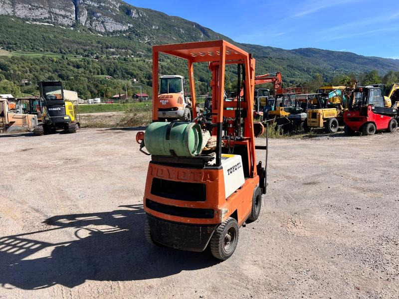 Toyota FN700 Chariot élévateur à gaz 700Kg - رافعة شوكية تعمل بالغاز: صور 4 Toyota FN700 Chariot élévateur à gaz 700Kg - رافعة شوكية تعمل بالغاز: صور 4