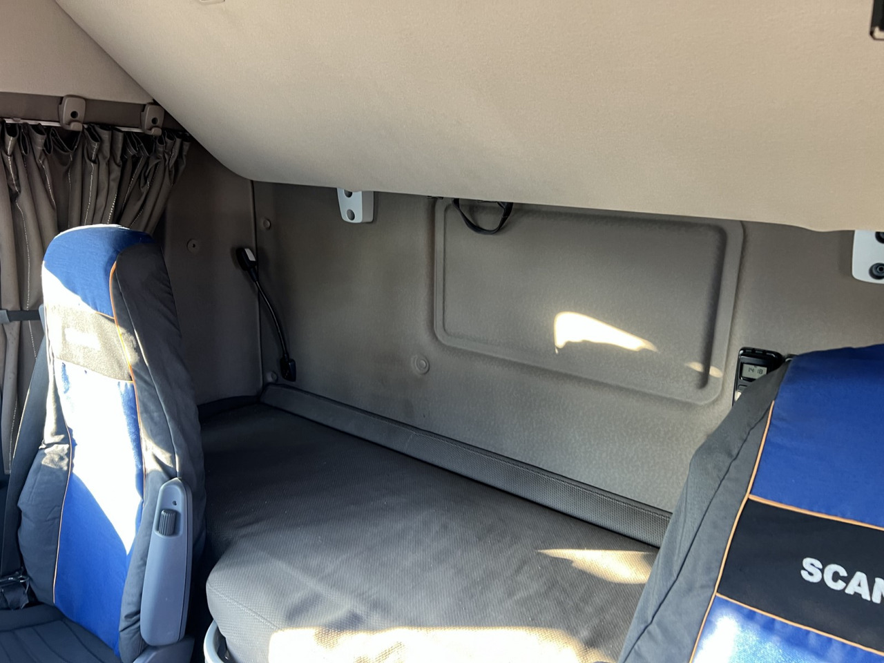 شاحنة جرار SCANIA R450: صور 27 شاحنة جرار SCANIA R450: صور 27