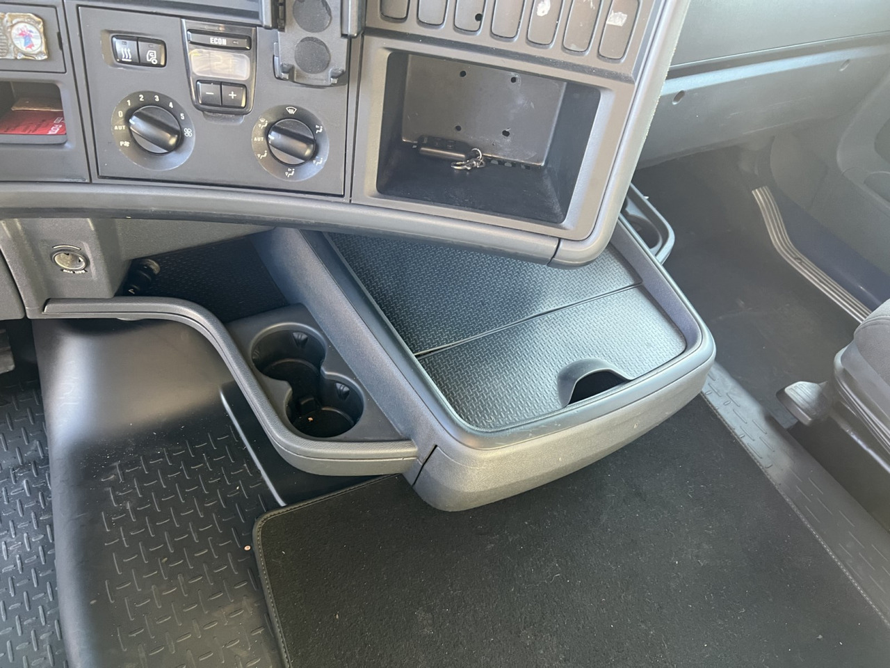 شاحنة جرار SCANIA R450: صور 19 شاحنة جرار SCANIA R450: صور 19