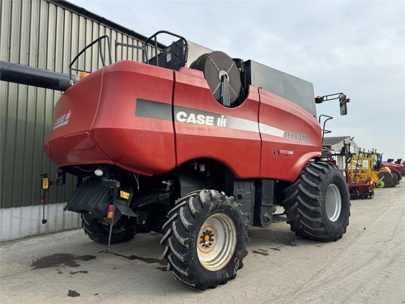 Case Axial Flow AFX 8010 c/w 30ft Header - معدات آلة حصاد: صور 2 Case Axial Flow AFX 8010 c/w 30ft Header - معدات آلة حصاد: صور 2