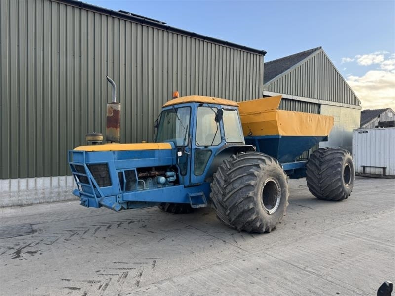Ford 8210 Self Propelled Gravel Cart  - جرار: صور 1 Ford 8210 Self Propelled Gravel Cart  - جرار: صور 1