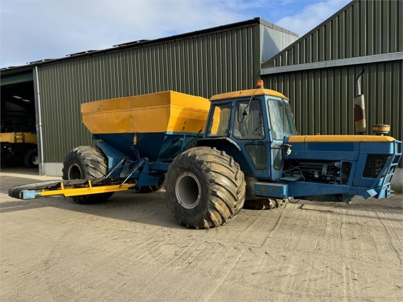 Ford Ford 8210 Self Propelled Gravel Cart - جرار: صور 5 Ford Ford 8210 Self Propelled Gravel Cart - جرار: صور 5