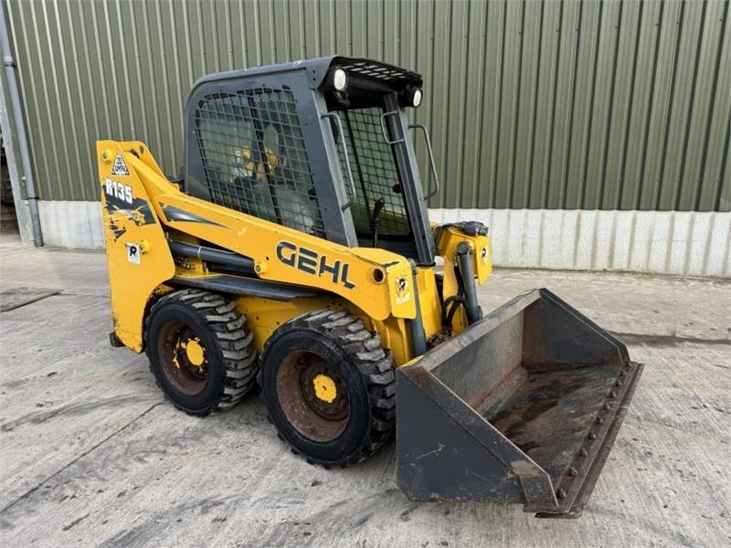Gehl R135 Skid Steer - شيول صغير: صور 3 Gehl R135 Skid Steer - شيول صغير: صور 3
