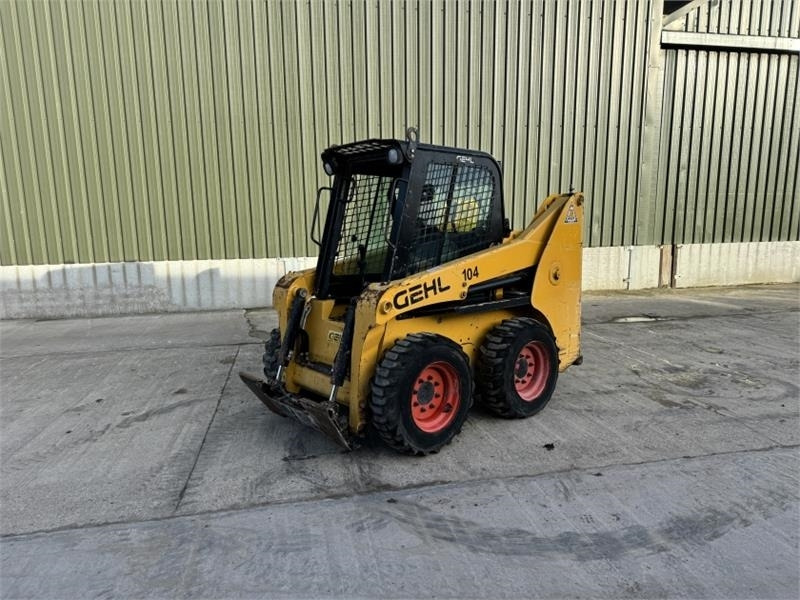 Gehl R165 Skid Steer - شيول صغير: صور 1 Gehl R165 Skid Steer - شيول صغير: صور 1