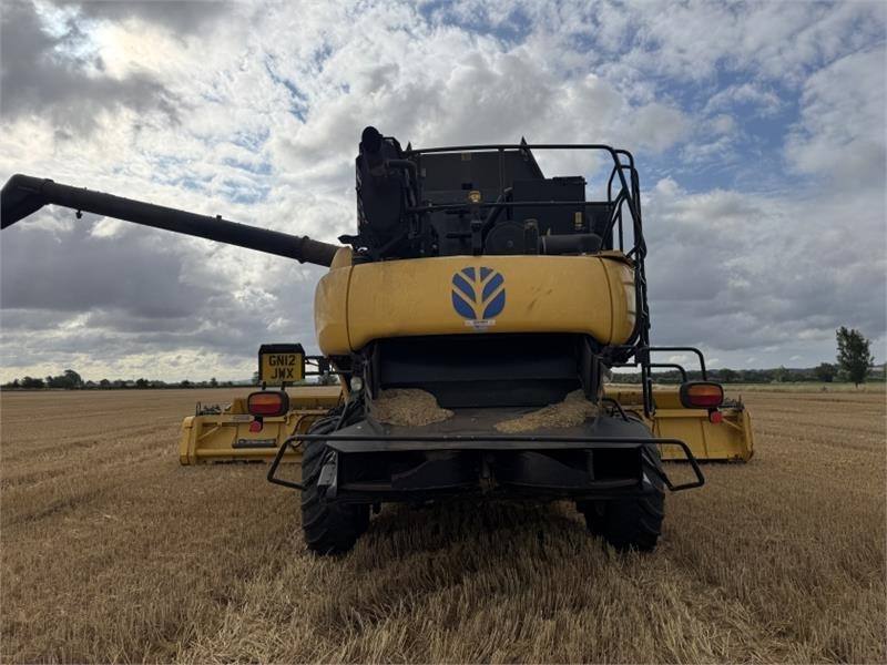 New Holland CR9090 Rotary Combine **Video Below** - معدات آلة حصاد: صور 4 New Holland CR9090 Rotary Combine **Video Below** - معدات آلة حصاد: صور 4