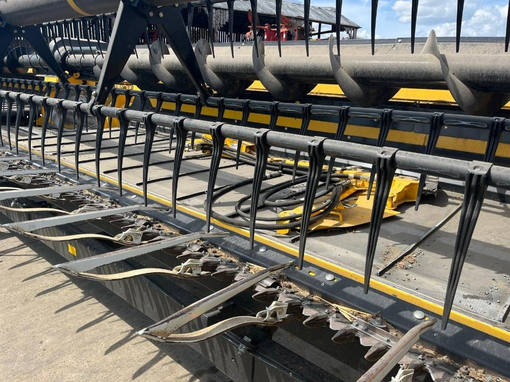 New Holland DXRN30 Draper Header - معدات آلة حصاد: صور 3 New Holland DXRN30 Draper Header - معدات آلة حصاد: صور 3