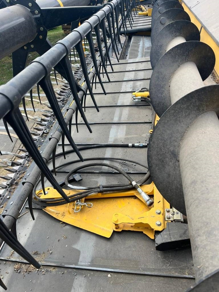 New Holland DXRN30 Draper Header - معدات آلة حصاد: صور 5 New Holland DXRN30 Draper Header - معدات آلة حصاد: صور 5