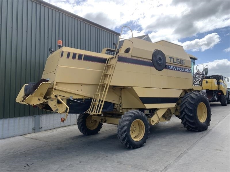 New Holland/Laverda New Holland TL58i / Laverda Hi - معدات آلة حصاد: صور 2 New Holland/Laverda New Holland TL58i / Laverda Hi - معدات آلة حصاد: صور 2