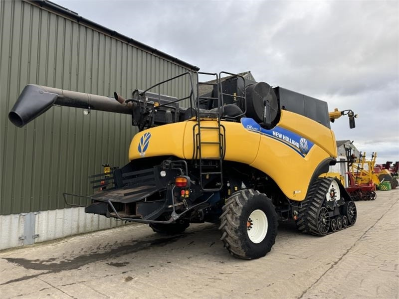 New Holland New Holland CR9090 c/w 35ft Header - معدات آلة حصاد: صور 2 New Holland New Holland CR9090 c/w 35ft Header - معدات آلة حصاد: صور 2